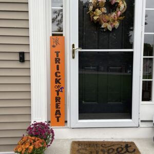 Halloween Home Decor. Trick or Treat sign.