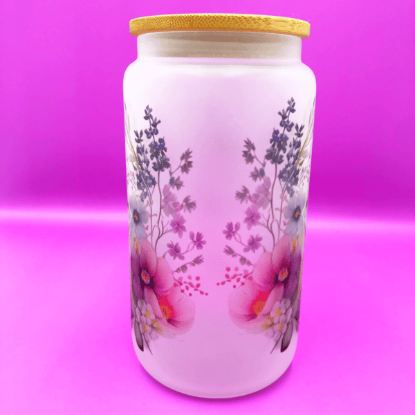 Mom Tumbler with Floral Design. Mom written on the front.